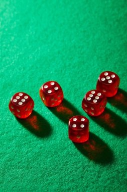 Sweet Bonanza bonus round showing cluster symbols and multiplier display